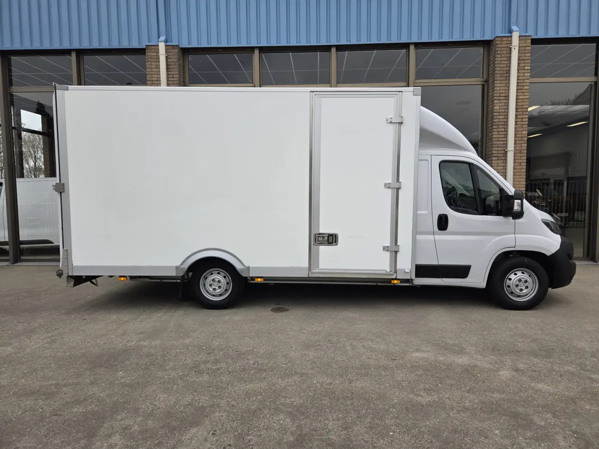 / Peugeot Boxer 140 PK Lowliner Laadklep / Oprijklep Lage instap Airco Cruisecontrol