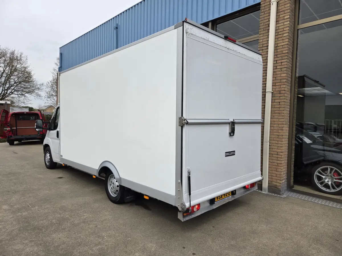 / Peugeot Boxer 140 PK Lowliner Laadklep / Oprijklep Lage instap Airco Cruisecontrol