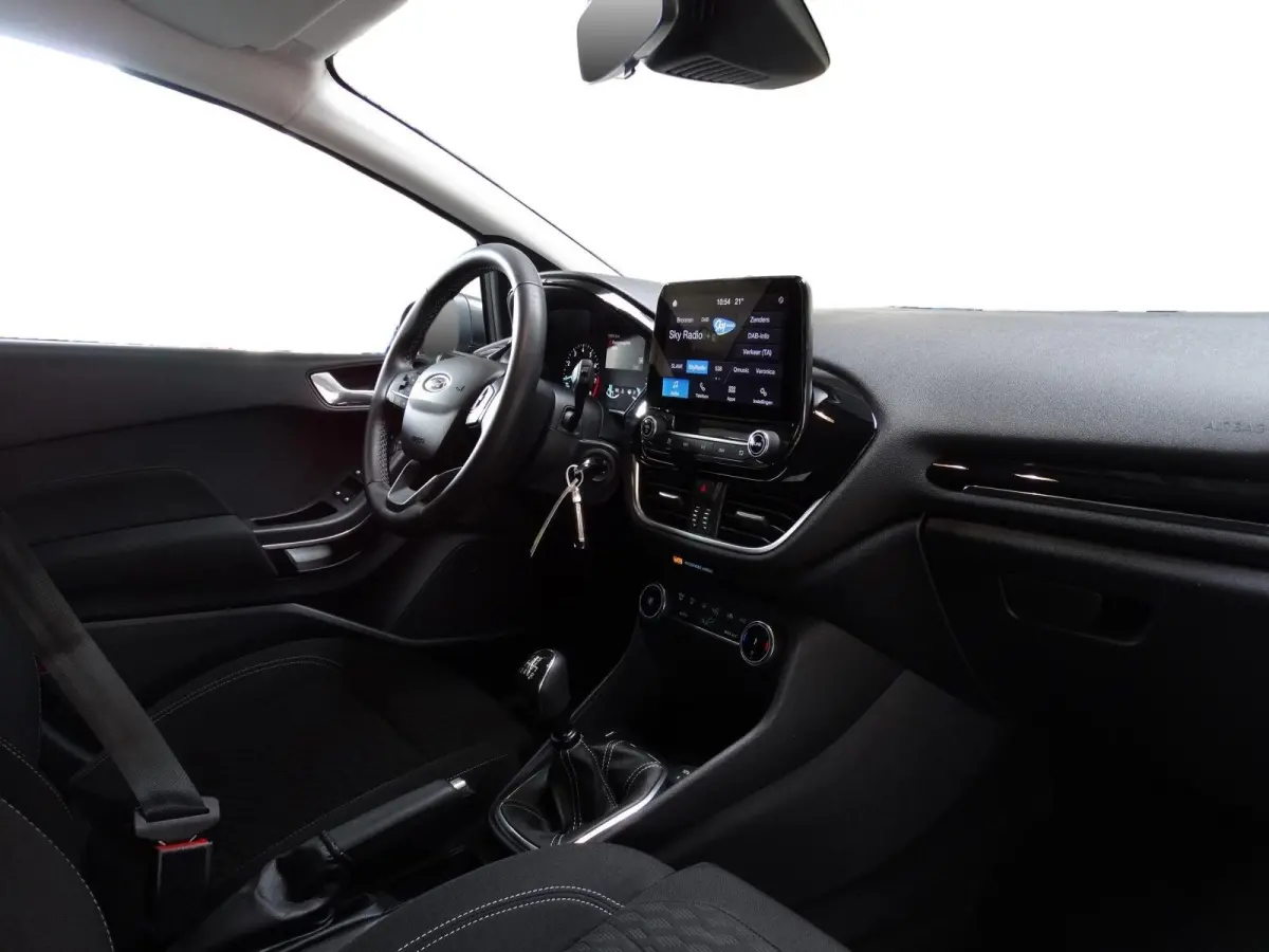 1.0 EcoBoost Hybrid Titanium / PDC / Carplay