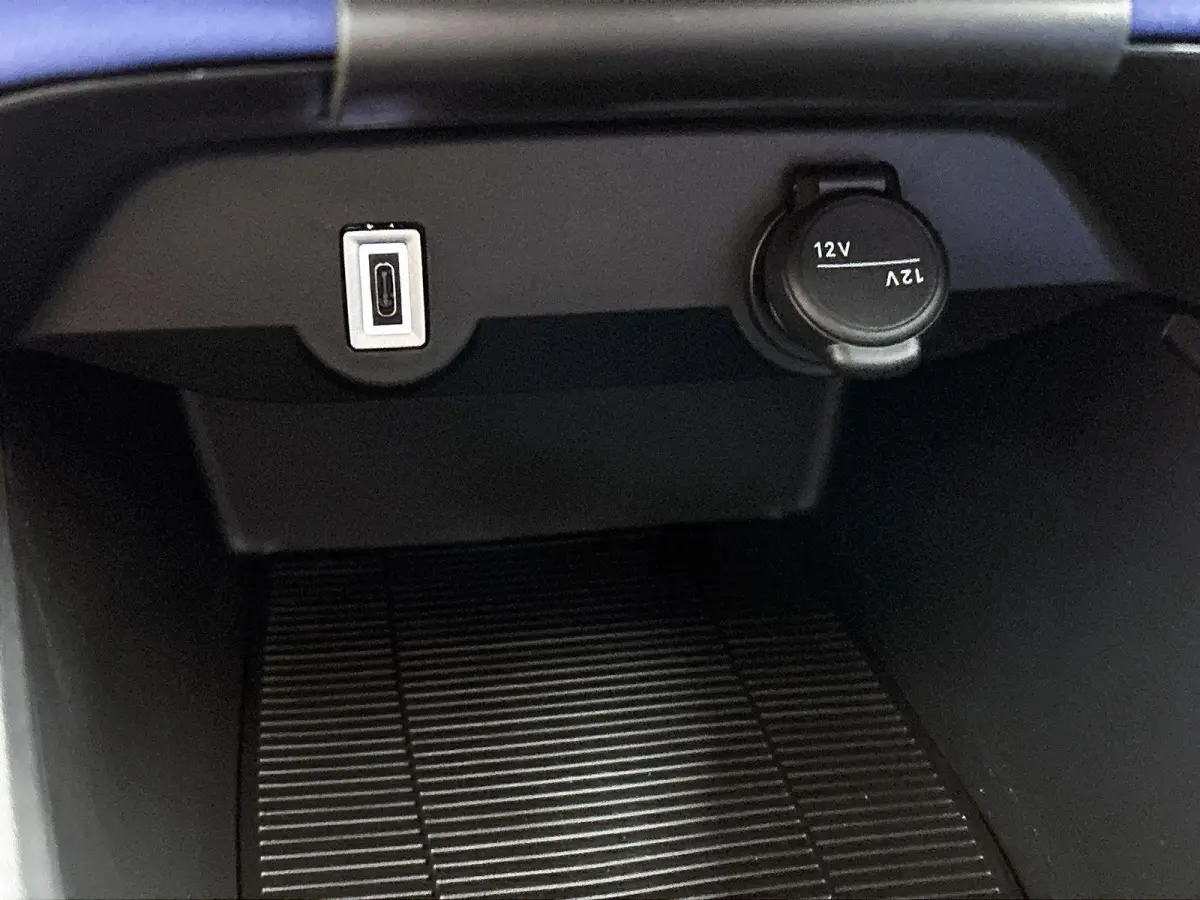 280pk HF 54 kWh Automaat | Navigatie | Adaptieve Cruise Control | Camera Voor + Achter | 18"LMV | Dodehoekdetectie | Keyless Entry/Start | 3 FASE | LED | Sportonderstel |