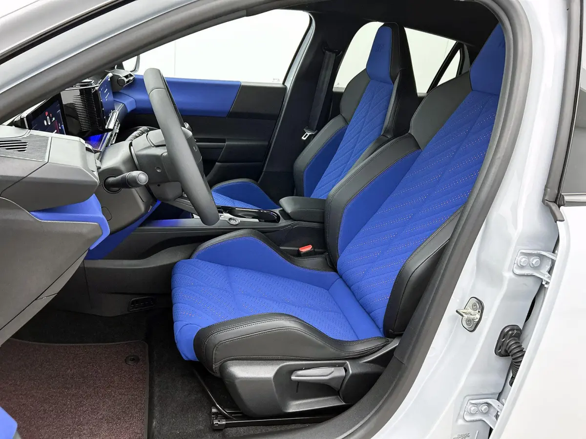 280pk HF 54 kWh Automaat | Navigatie | Adaptieve Cruise Control | Camera Voor + Achter | 18"LMV | Dodehoekdetectie | Keyless Entry/Start | 3 FASE | LED | Sportonderstel |