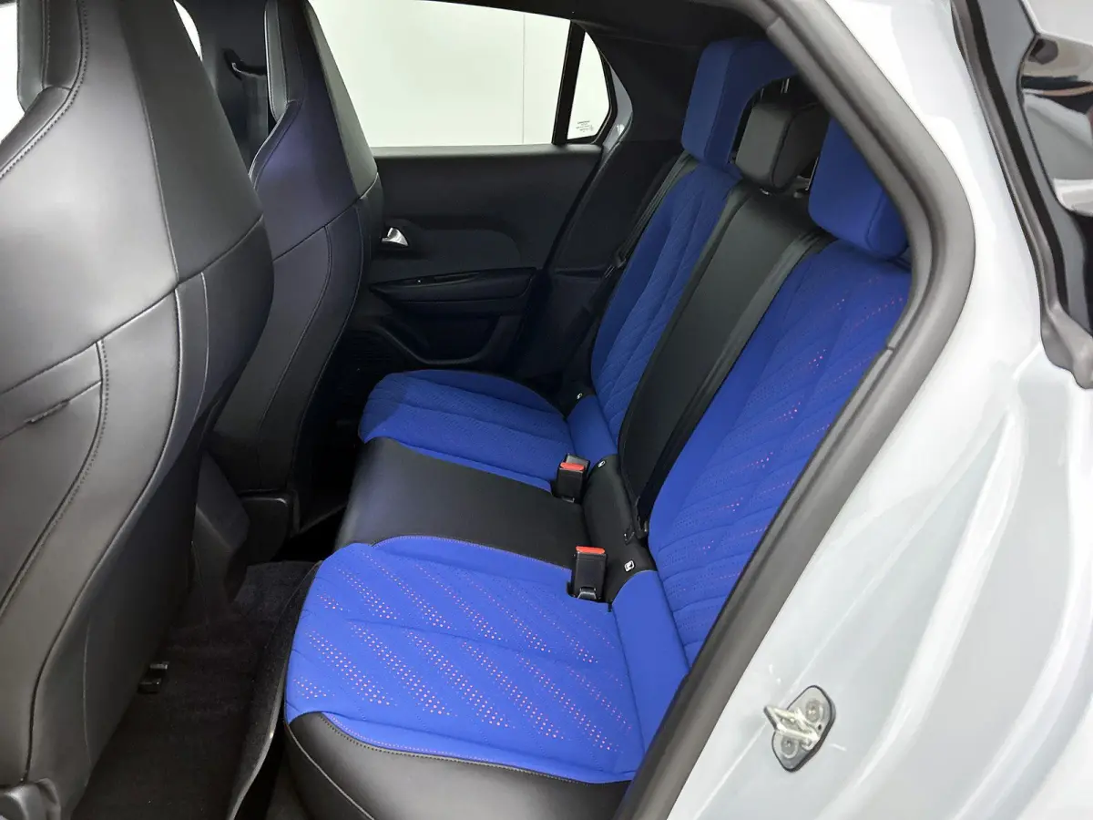 280pk HF 54 kWh Automaat | Navigatie | Adaptieve Cruise Control | Camera Voor + Achter | 18"LMV | Dodehoekdetectie | Keyless Entry/Start | 3 FASE | LED | Sportonderstel |