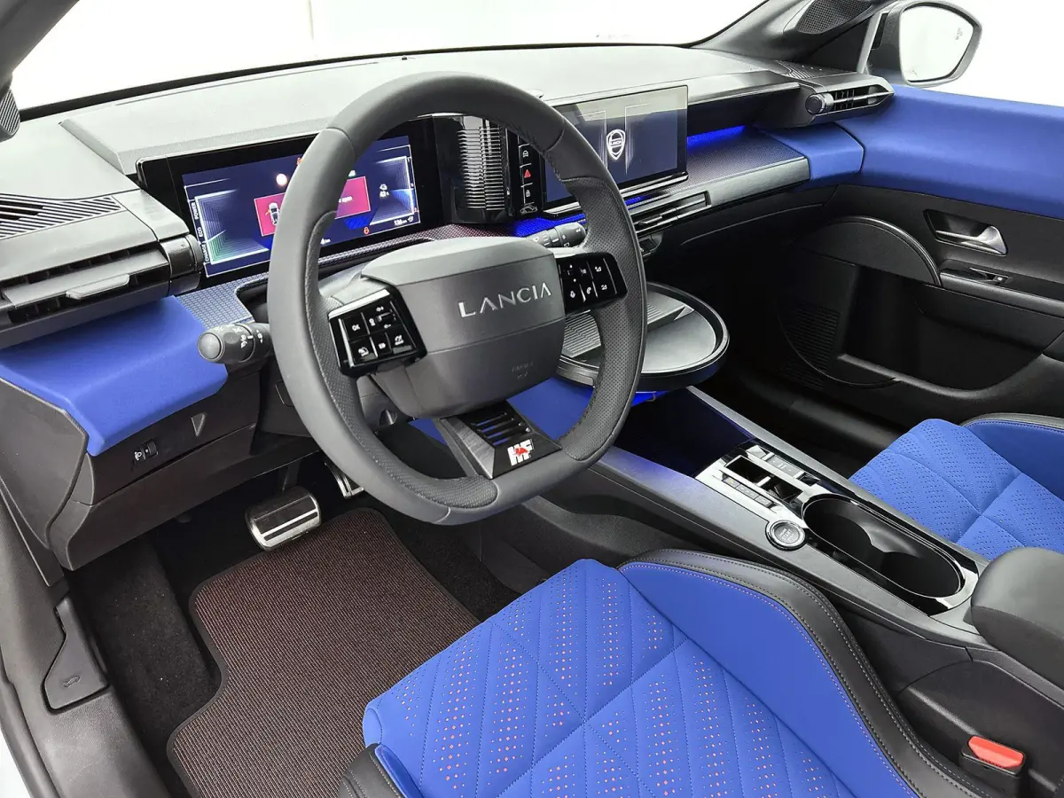 280pk HF 54 kWh Automaat | Navigatie | Adaptieve Cruise Control | Camera Voor + Achter | 18"LMV | Dodehoekdetectie | Keyless Entry/Start | 3 FASE | LED | Sportonderstel |