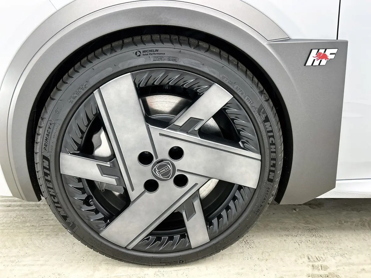 280pk HF 54 kWh Automaat | Navigatie | Adaptieve Cruise Control | Camera Voor + Achter | 18"LMV | Dodehoekdetectie | Keyless Entry/Start | 3 FASE | LED | Sportonderstel |