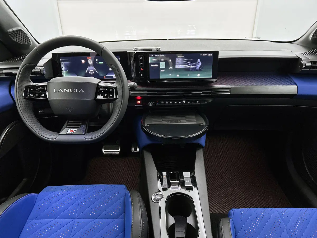 280pk HF 54 kWh Automaat | Navigatie | Adaptieve Cruise Control | Camera Voor + Achter | 18"LMV | Dodehoekdetectie | Keyless Entry/Start | 3 FASE | LED | Sportonderstel |