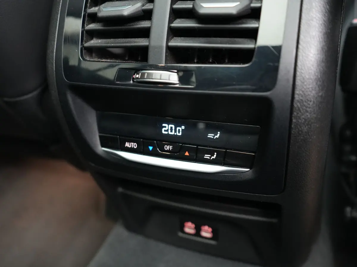 xDrive30e FACELIFT High Executive PHEV 293pk Dealer O.H | Trekhaak Af Fabriek | Panodak | Head Up | Adaptive Cruise | Camera | Laser LED | Hifi Audio | Lederen Sportstoelen Memory & Ventilat