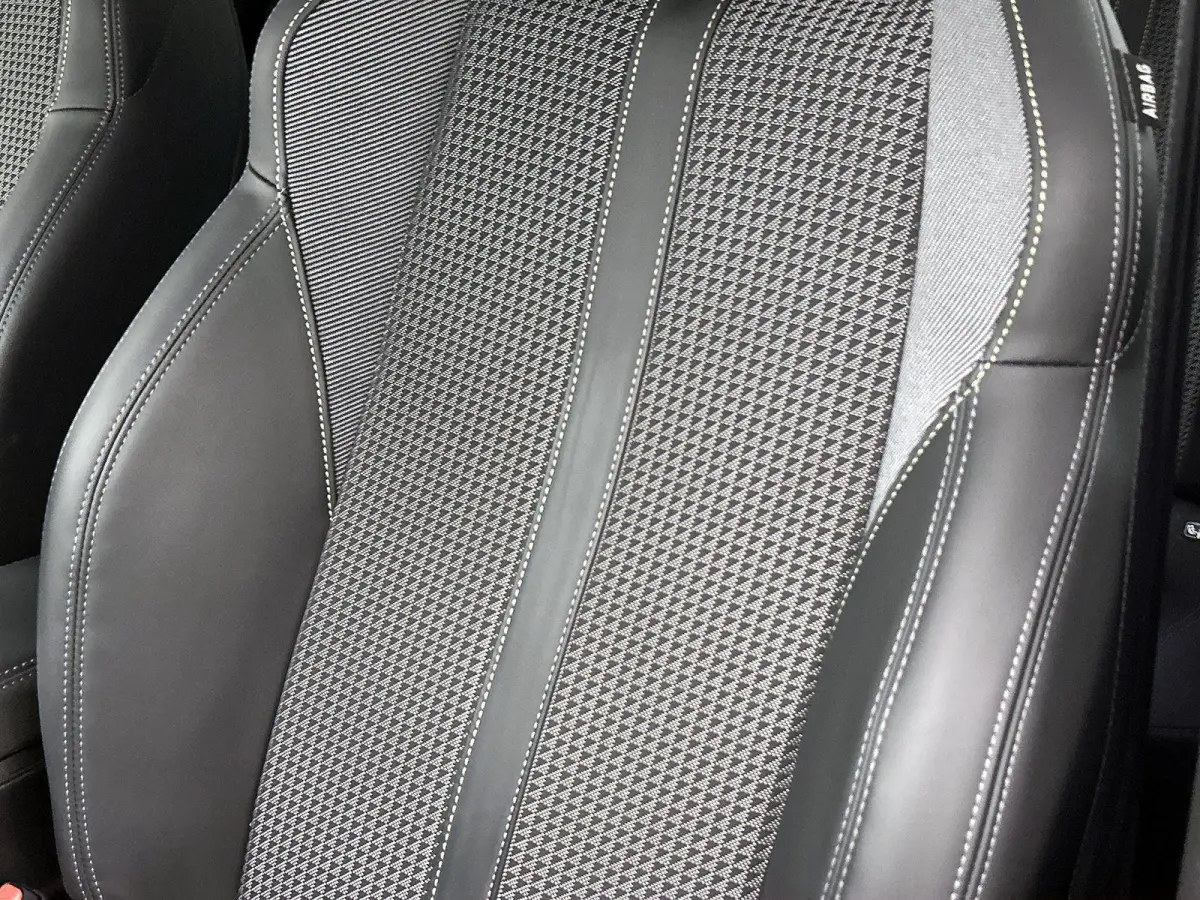 1.2 130pk GT Automaat | 1ste Eigenaar | Navigatie | Climate Control | Cruise Control | Achteruitrijcamera | Dodehoekdetectie | 17" Lichtmetalen Velgen | LED | Apple Carplay/Android Auto |