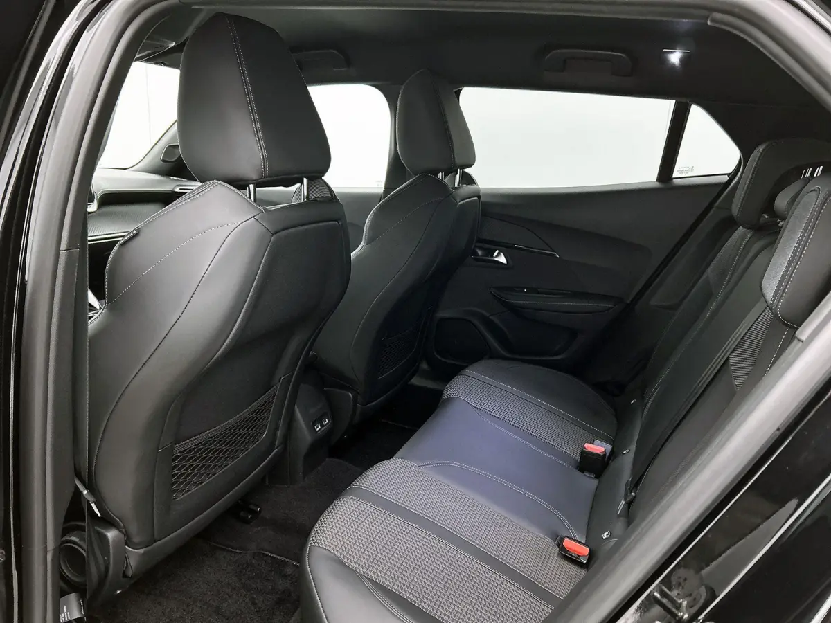 1.2 130pk GT Automaat | 1ste Eigenaar | Navigatie | Climate Control | Cruise Control | Achteruitrijcamera | Dodehoekdetectie | 17" Lichtmetalen Velgen | LED | Apple Carplay/Android Auto |