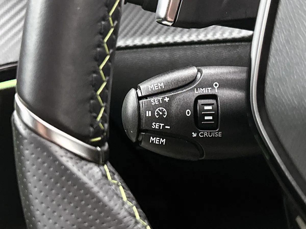 1.2 130pk GT Automaat | 1ste Eigenaar | Navigatie | Climate Control | Cruise Control | Achteruitrijcamera | Dodehoekdetectie | 17" Lichtmetalen Velgen | LED | Apple Carplay/Android Auto |