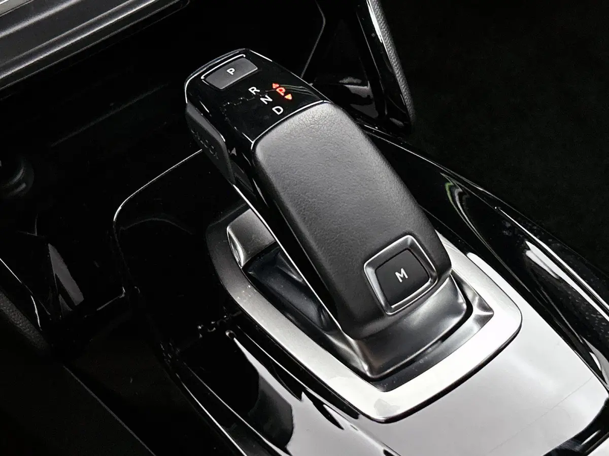 1.2 130pk GT Automaat | 1ste Eigenaar | Navigatie | Climate Control | Cruise Control | Achteruitrijcamera | Dodehoekdetectie | 17" Lichtmetalen Velgen | LED | Apple Carplay/Android Auto |