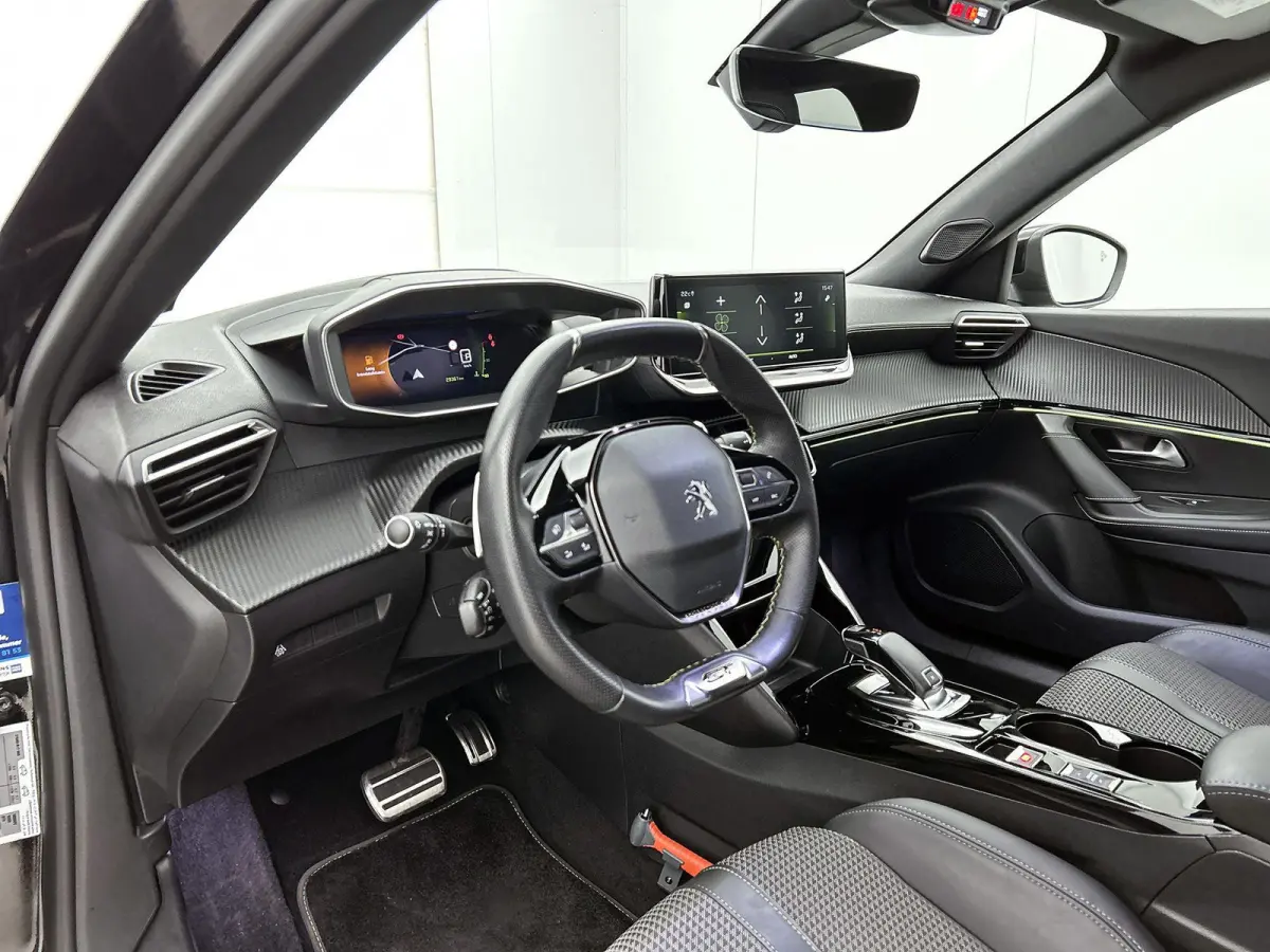 1.2 130pk GT Automaat | 1ste Eigenaar | Navigatie | Climate Control | Cruise Control | Achteruitrijcamera | Dodehoekdetectie | 17" Lichtmetalen Velgen | LED | Apple Carplay/Android Auto |