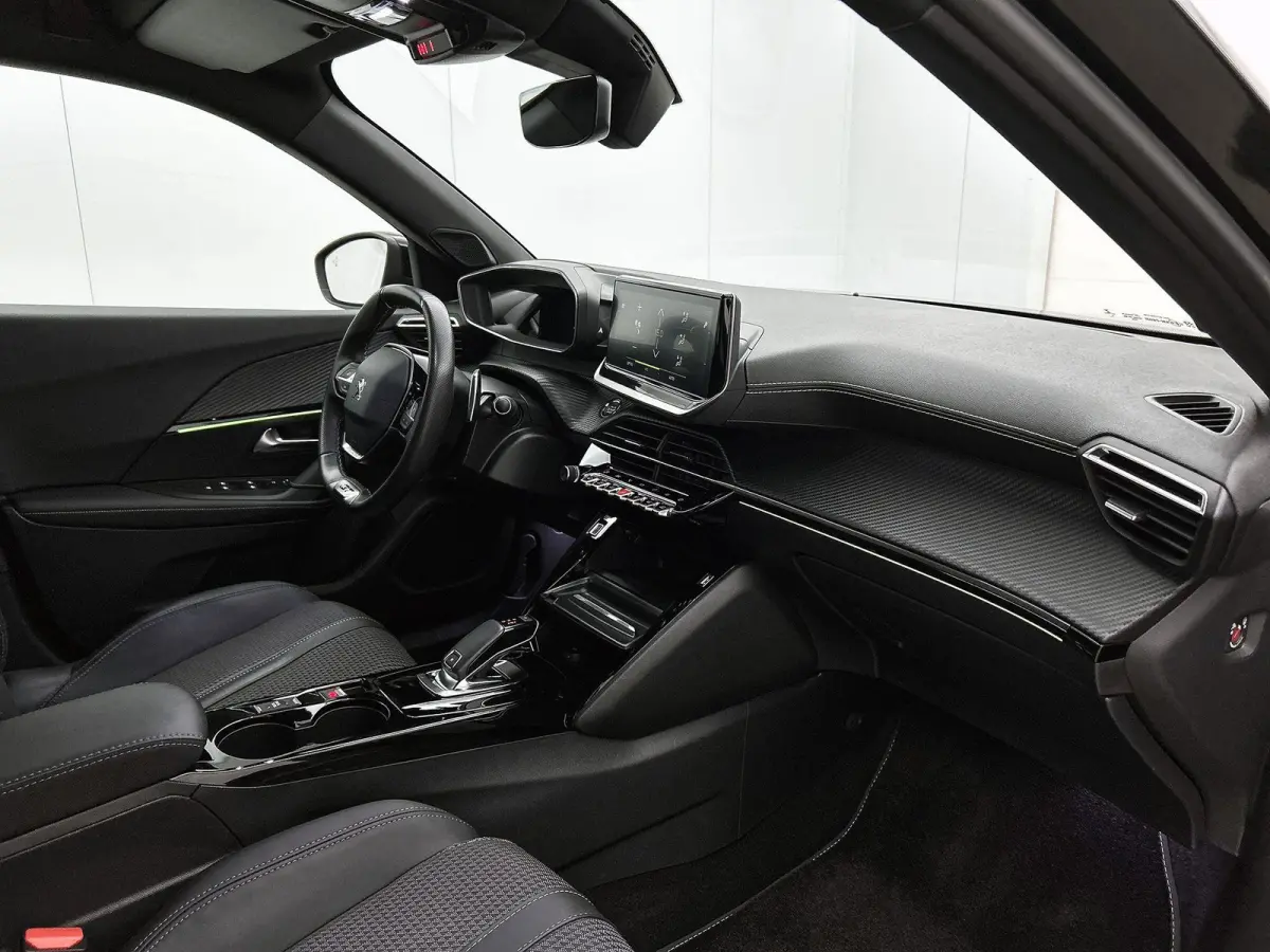 1.2 130pk GT Automaat | 1ste Eigenaar | Navigatie | Climate Control | Cruise Control | Achteruitrijcamera | Dodehoekdetectie | 17" Lichtmetalen Velgen | LED | Apple Carplay/Android Auto |