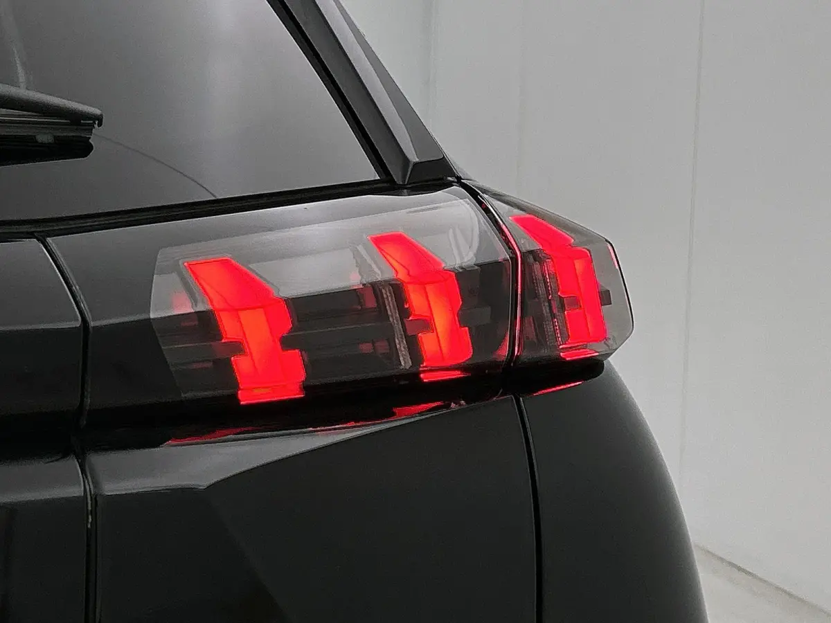 1.2 130pk GT Automaat | 1ste Eigenaar | Navigatie | Climate Control | Cruise Control | Achteruitrijcamera | Dodehoekdetectie | 17" Lichtmetalen Velgen | LED | Apple Carplay/Android Auto |