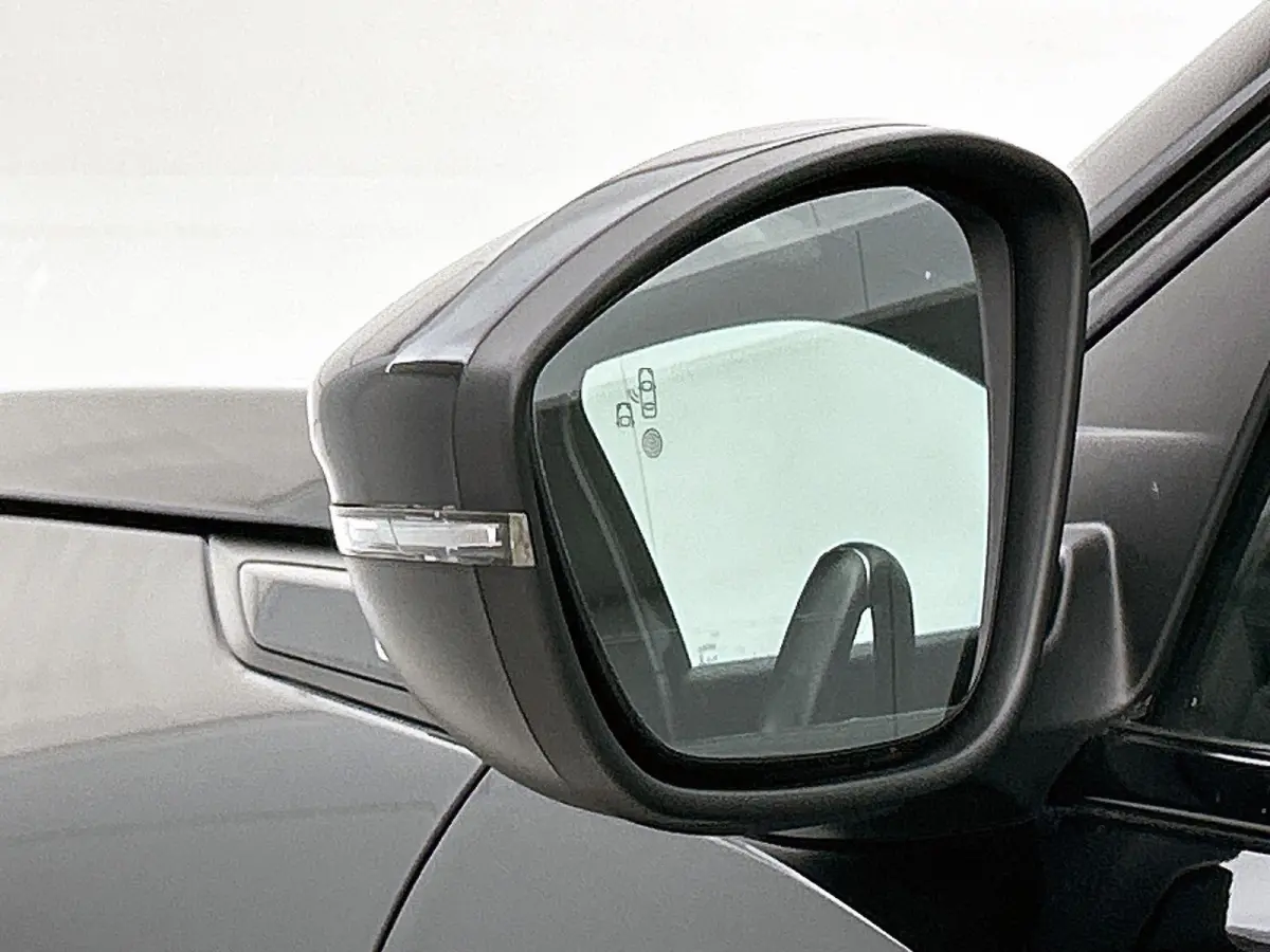 1.2 130pk GT Automaat | 1ste Eigenaar | Navigatie | Climate Control | Cruise Control | Achteruitrijcamera | Dodehoekdetectie | 17" Lichtmetalen Velgen | LED | Apple Carplay/Android Auto |