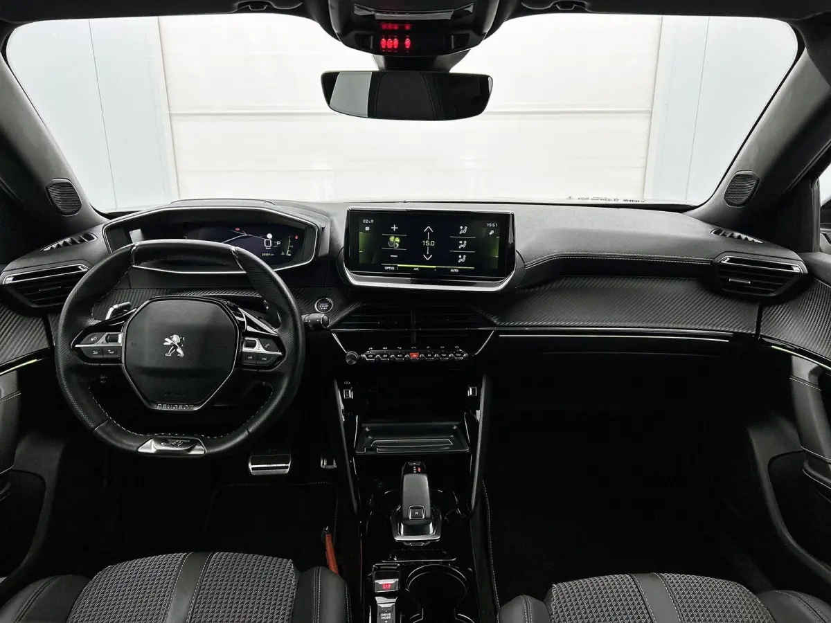 1.2 130pk GT Automaat | 1ste Eigenaar | Navigatie | Climate Control | Cruise Control | Achteruitrijcamera | Dodehoekdetectie | 17" Lichtmetalen Velgen | LED | Apple Carplay/Android Auto |