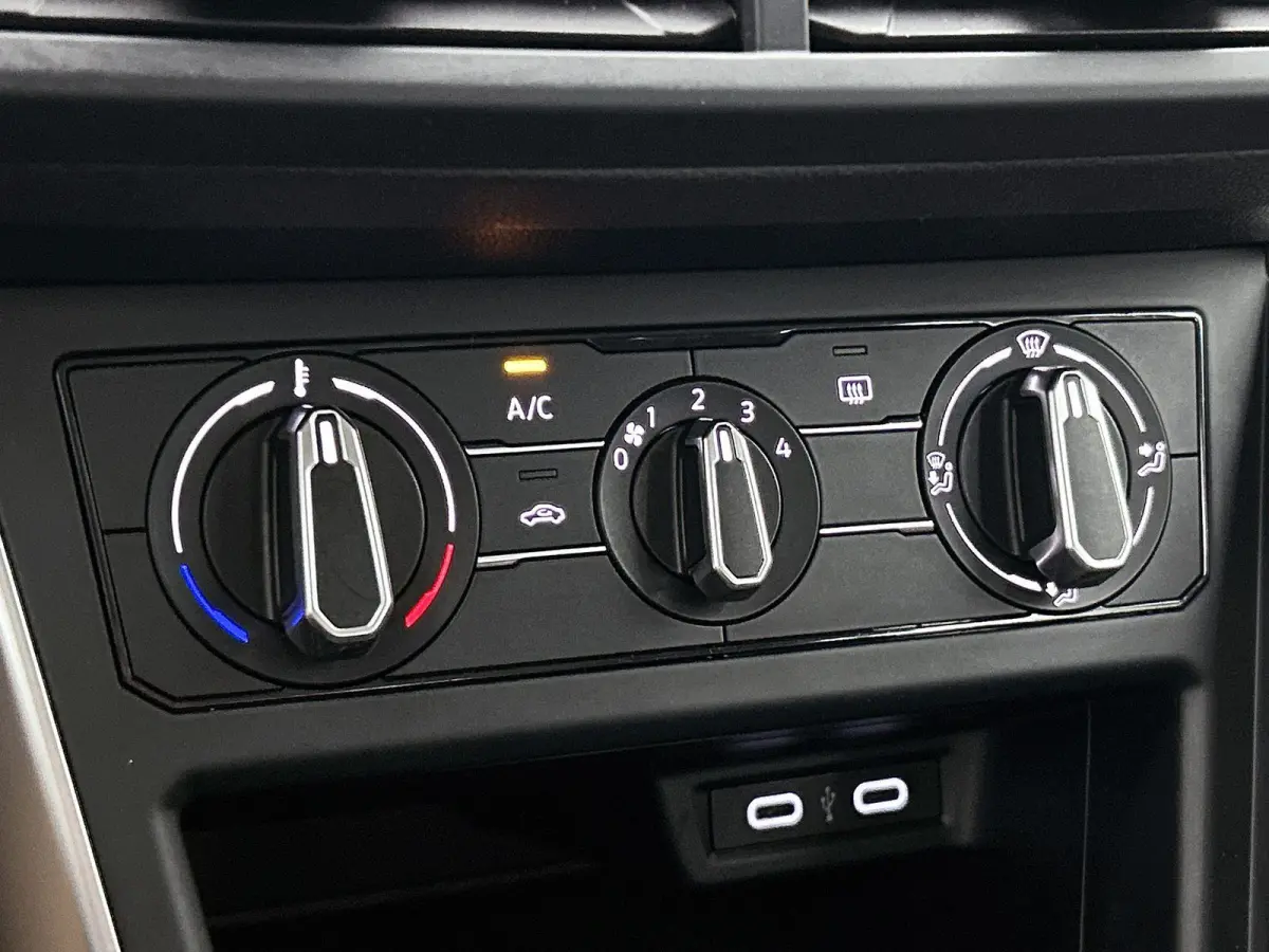 1.0 TSI Life 95pk | Airco | Parkeer sensoren voor en achter | Apple Carplay/Android Auto | Lane Assist |