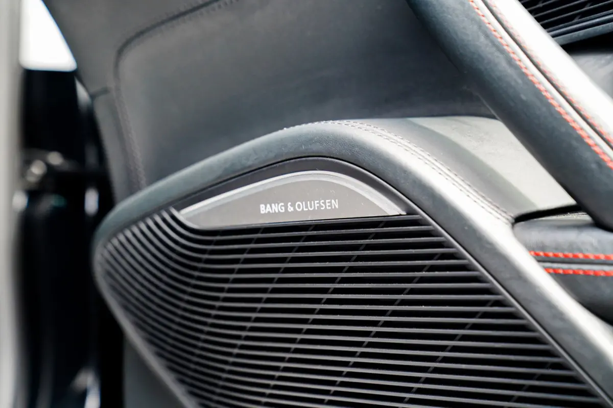 5.2 FSI Quattro Plus | Carbon | Maxton | Bang&Olufsen | Keramisch | Armytrix Titanium uitlaat | Spoiler pakket Carbon |
