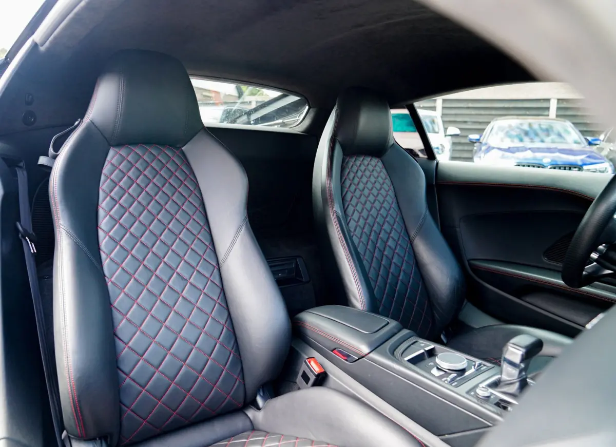 5.2 FSI Quattro Plus | Carbon | Maxton | Bang&Olufsen | Keramisch | Armytrix Titanium uitlaat | Spoiler pakket Carbon |