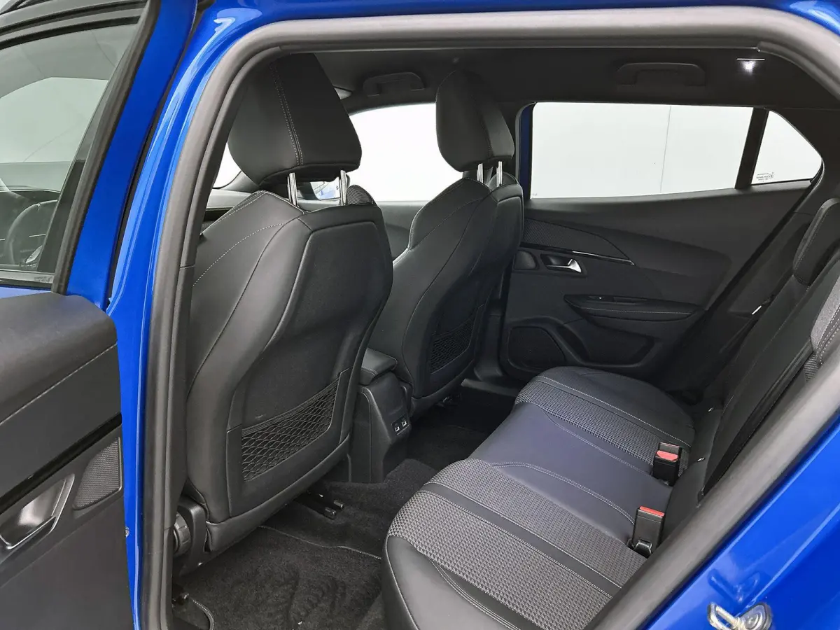 1.2 130pk GT-Line | Climate Control | Cruise Control | Achteruitrijcamera | Parkeersensoren Voor + Achter | LED | 17' Lichtmetalen Velgen | Apple Carplay/Android Auto |