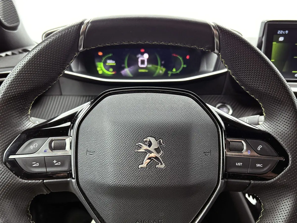 1.2 130pk GT-Line | Climate Control | Cruise Control | Achteruitrijcamera | Parkeersensoren Voor + Achter | LED | 17' Lichtmetalen Velgen | Apple Carplay/Android Auto |