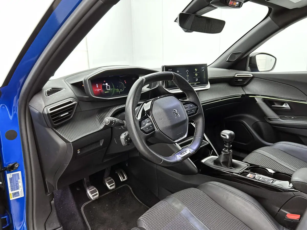1.2 130pk GT-Line | Climate Control | Cruise Control | Achteruitrijcamera | Parkeersensoren Voor + Achter | LED | 17' Lichtmetalen Velgen | Apple Carplay/Android Auto |
