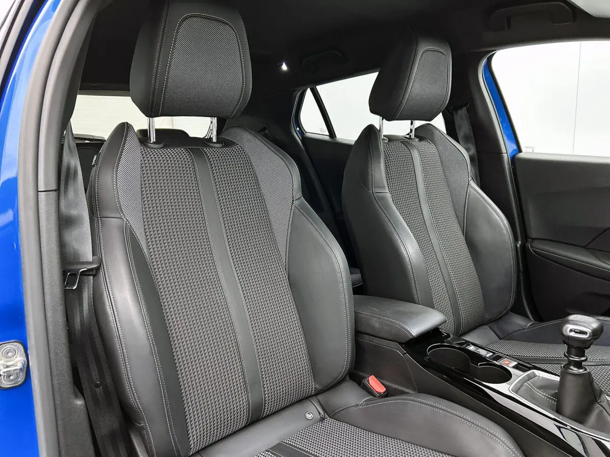 1.2 130pk GT-Line | Climate Control | Cruise Control | Achteruitrijcamera | Parkeersensoren Voor + Achter | LED | 17' Lichtmetalen Velgen | Apple Carplay/Android Auto |