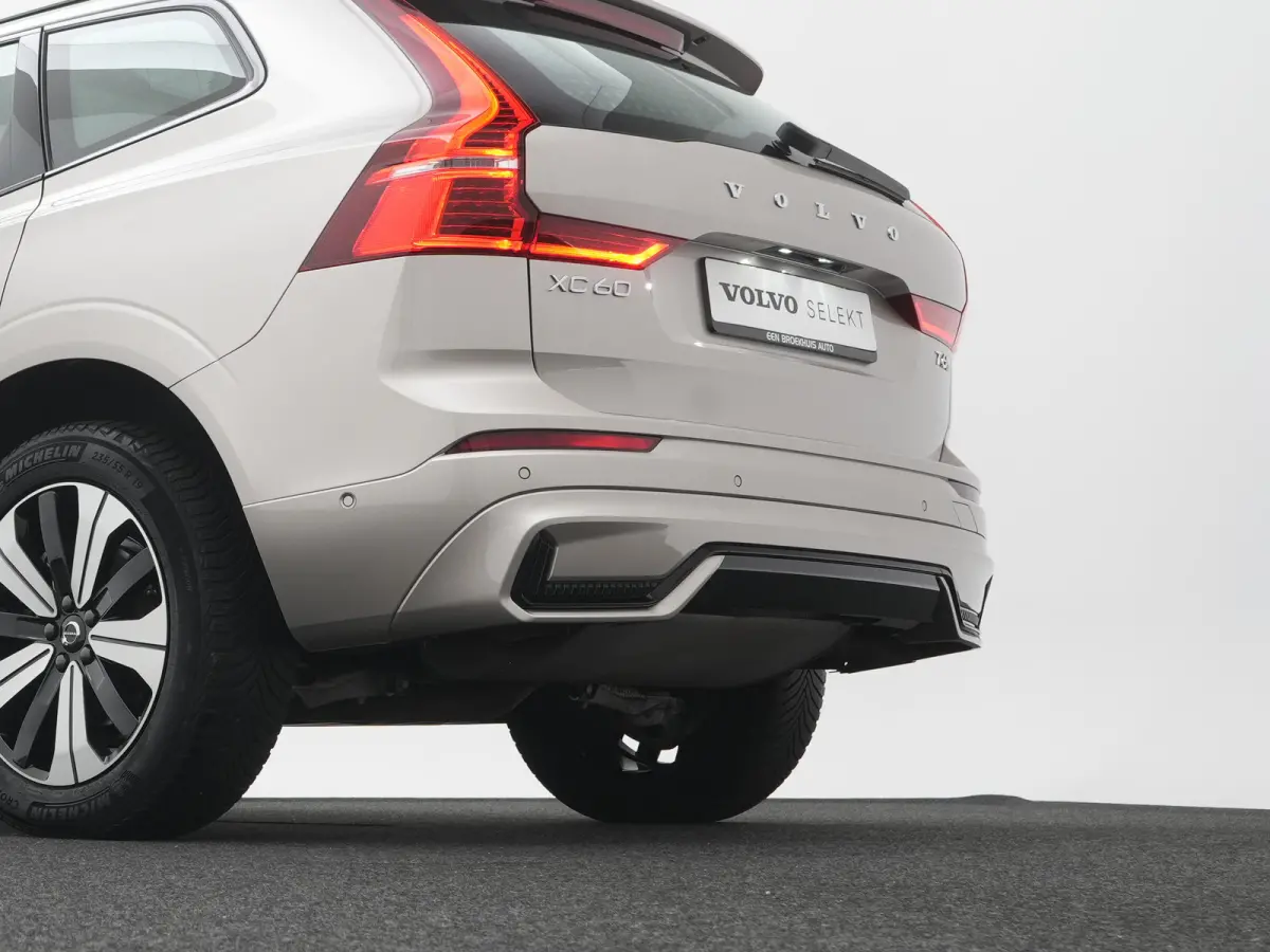 T6 Recharge AWD Plus Dark | Panoramadak | 360° Camera | Trekhaak | All Season | Leder | Keyless
