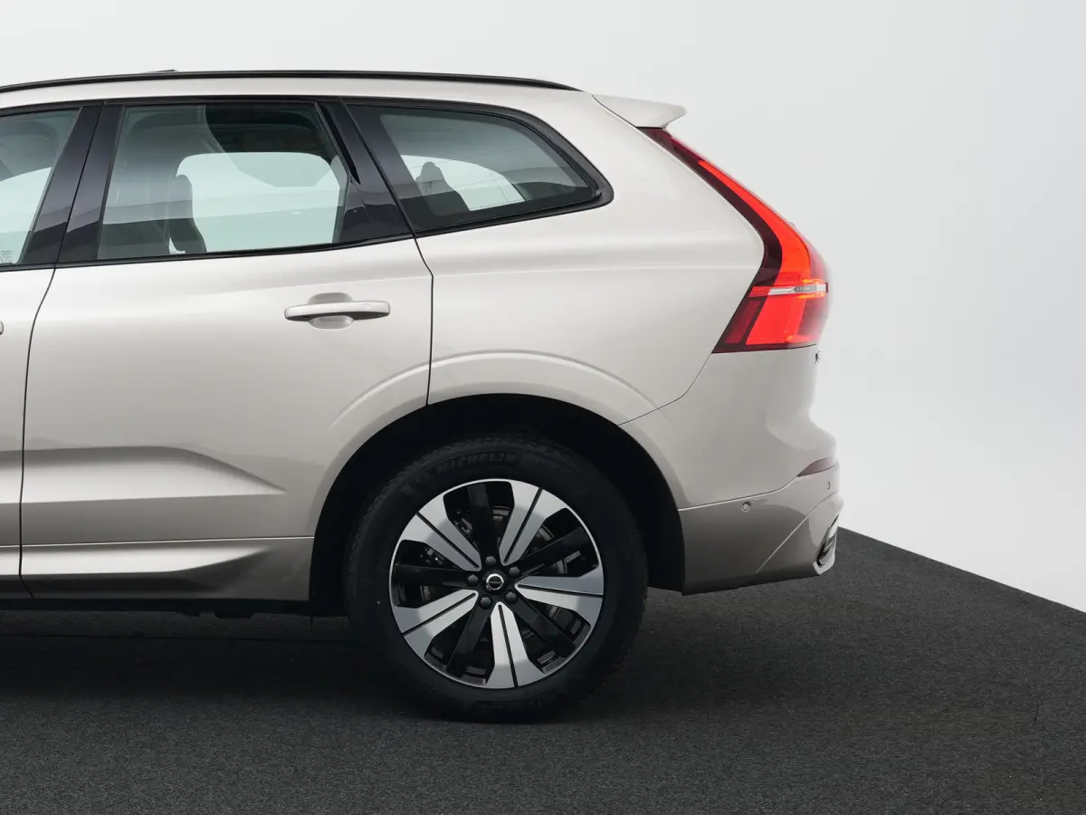T6 Recharge AWD Plus Dark | Panoramadak | 360° Camera | Trekhaak | All Season | Leder | Keyless