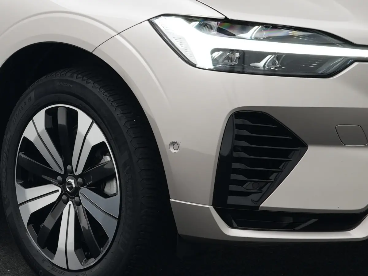 T6 Recharge AWD Plus Dark | Panoramadak | 360° Camera | Trekhaak | All Season | Leder | Keyless