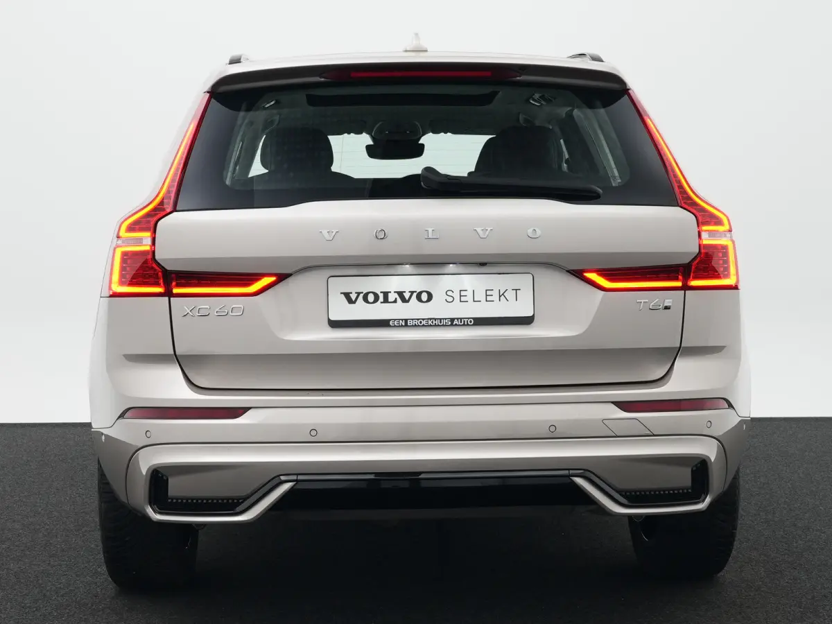 T6 Recharge AWD Plus Dark | Panoramadak | 360° Camera | Trekhaak | All Season | Leder | Keyless