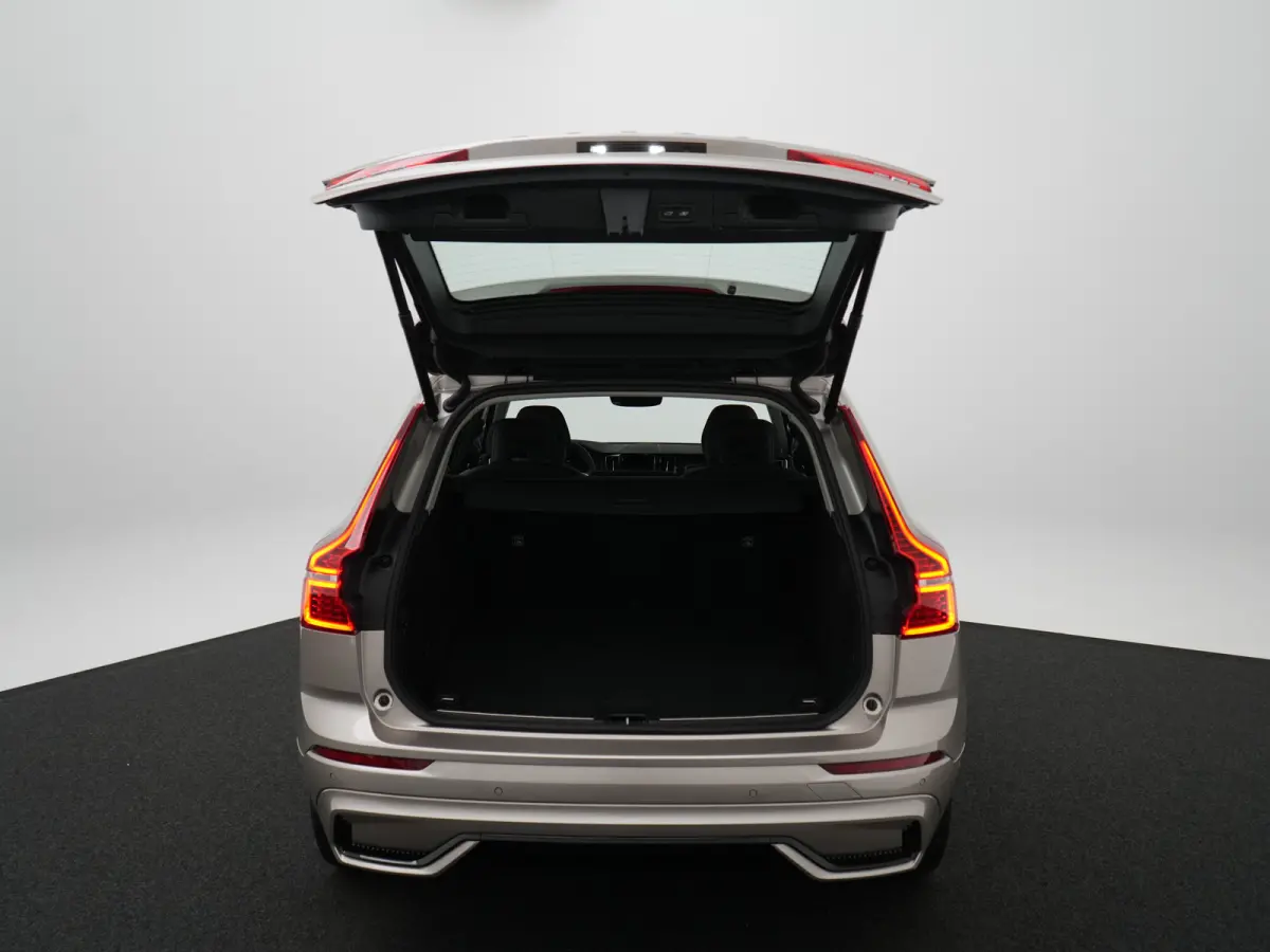 T6 Recharge AWD Plus Dark | Panoramadak | 360° Camera | Trekhaak | All Season | Leder | Keyless