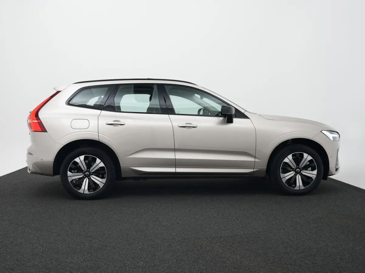 T6 Recharge AWD Plus Dark | Panoramadak | 360° Camera | Trekhaak | All Season | Leder | Keyless