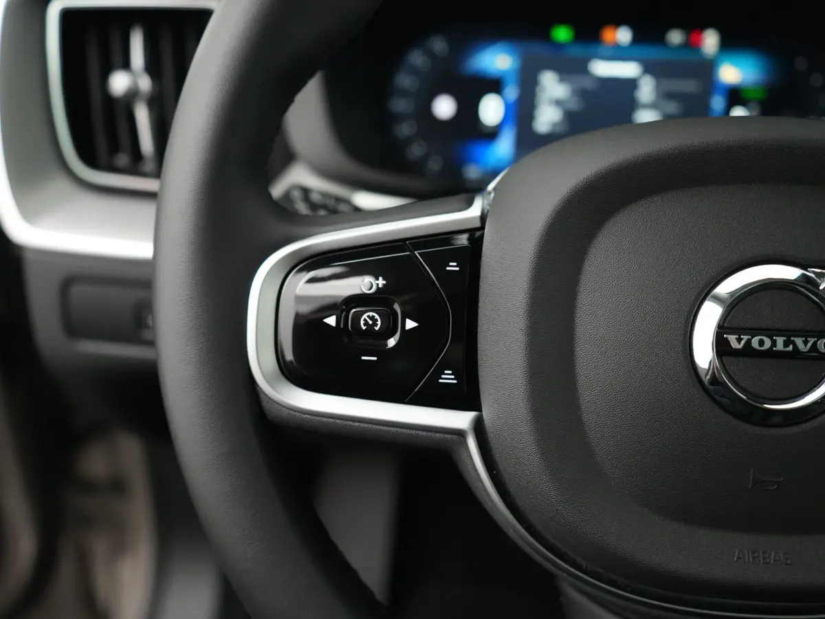 T6 Recharge AWD Plus Dark | Panoramadak | 360° Camera | Trekhaak | All Season | Leder | Keyless