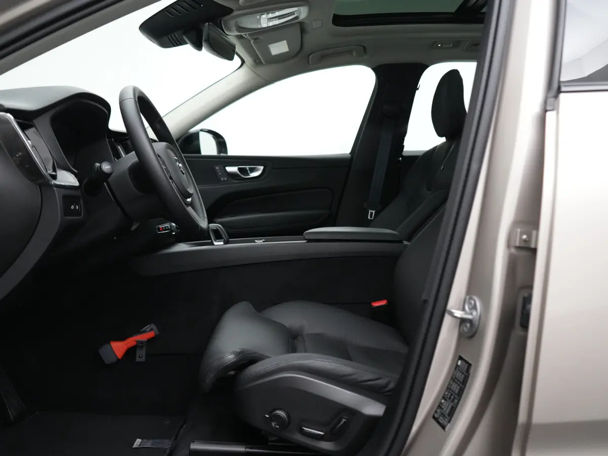 T6 Recharge AWD Plus Dark | Panoramadak | 360° Camera | Trekhaak | All Season | Leder | Keyless