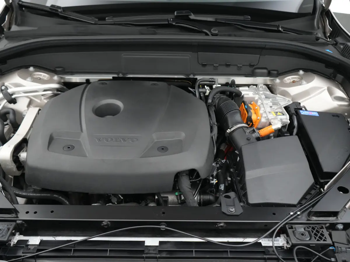 T6 Recharge AWD Plus Dark | Panoramadak | 360° Camera | Trekhaak | All Season | Leder | Keyless