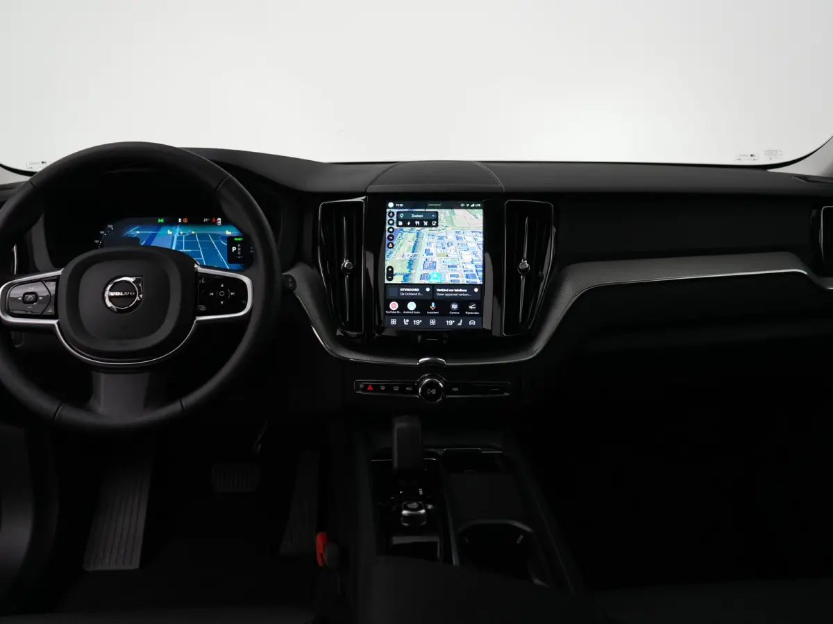 T6 Recharge AWD Plus Dark | Panoramadak | 360° Camera | Trekhaak | All Season | Leder | Keyless