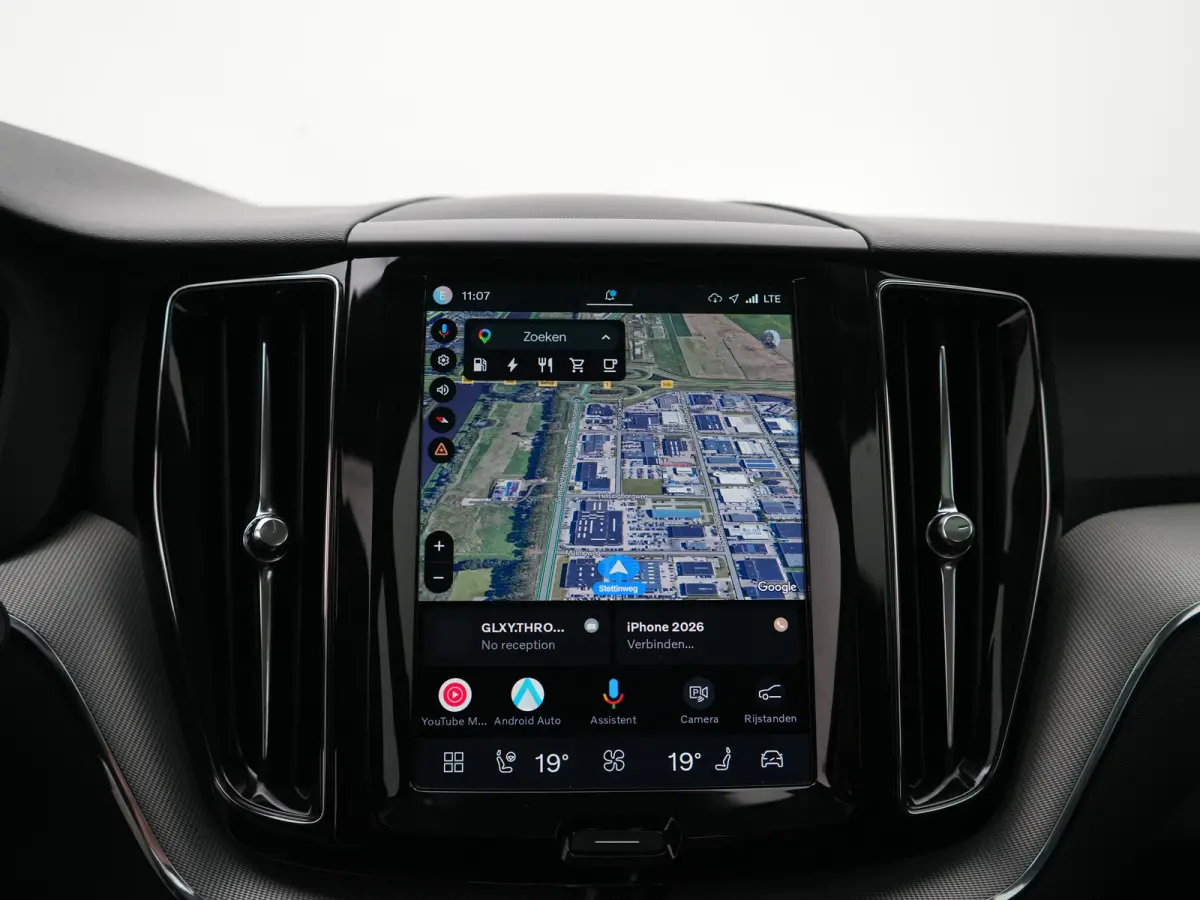 T6 Recharge AWD Plus Dark | Panoramadak | 360° Camera | Trekhaak | All Season | Leder | Keyless