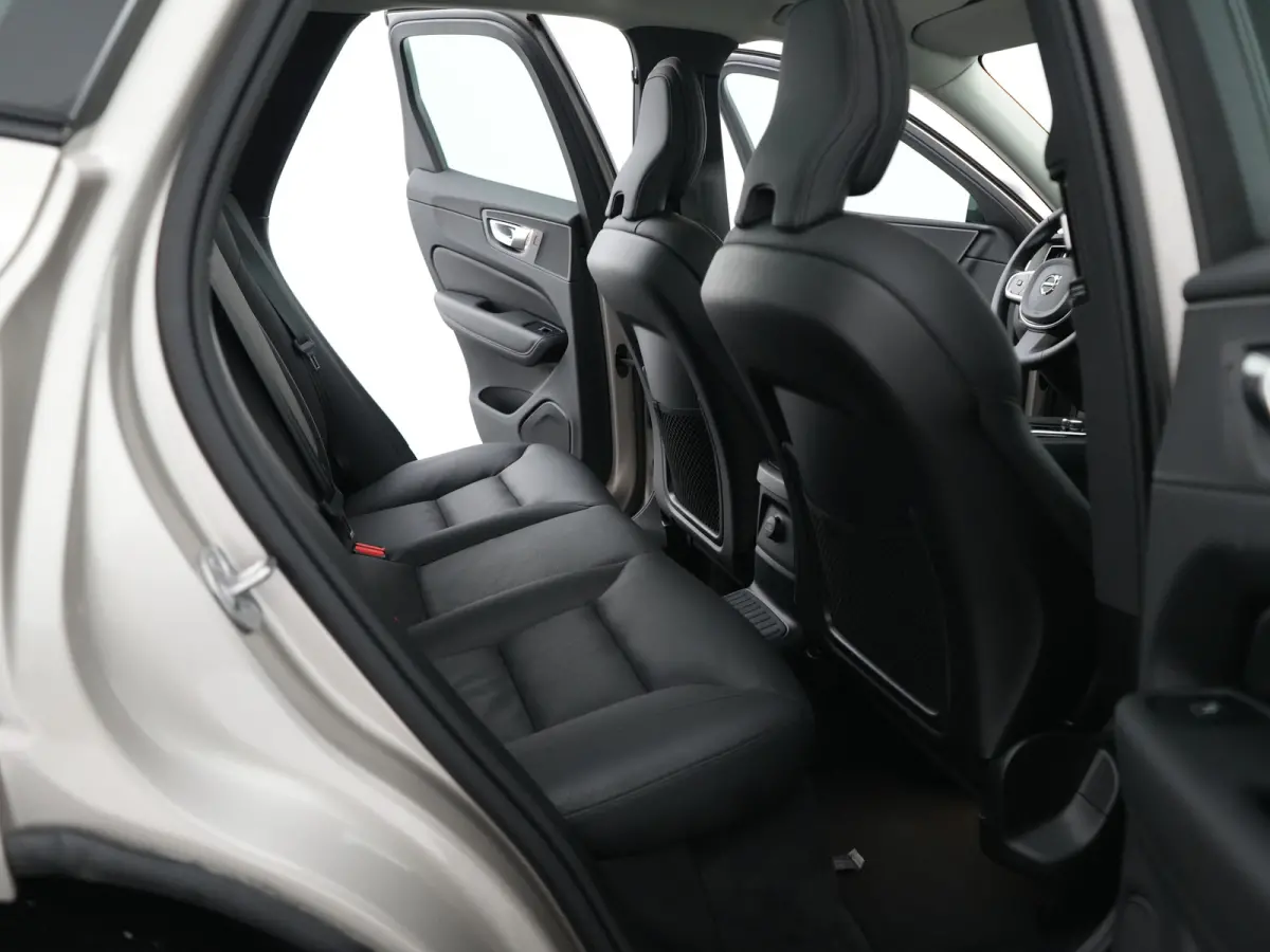 T6 Recharge AWD Plus Dark | Panoramadak | 360° Camera | Trekhaak | All Season | Leder | Keyless