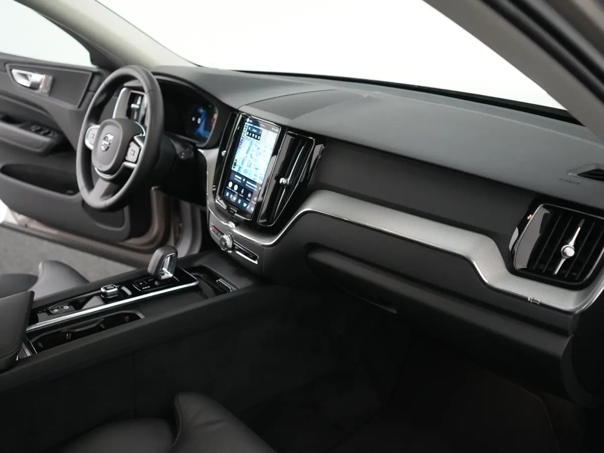 T6 Recharge AWD Plus Dark | Panoramadak | 360° Camera | Trekhaak | All Season | Leder | Keyless