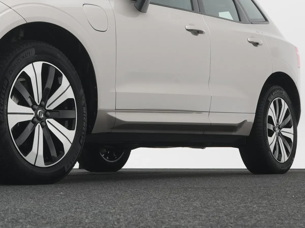T6 Recharge AWD Plus Dark | Panoramadak | 360° Camera | Trekhaak | All Season | Leder | Keyless