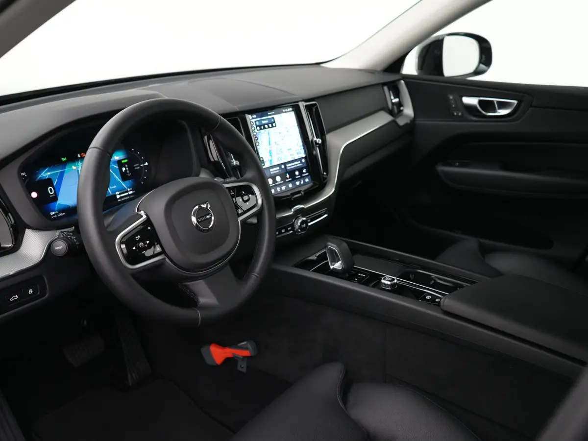 T6 Recharge AWD Plus Dark | Panoramadak | 360° Camera | Trekhaak | All Season | Leder | Keyless