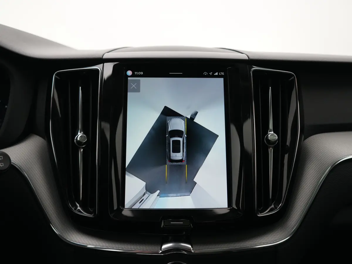 T6 Recharge AWD Plus Dark | Panoramadak | 360° Camera | Trekhaak | All Season | Leder | Keyless