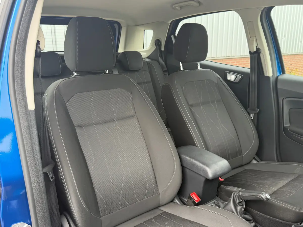 1.0 EcoBoost Trend Ultimate - Lightning Blue - Nav/Cruise/Trekhaak