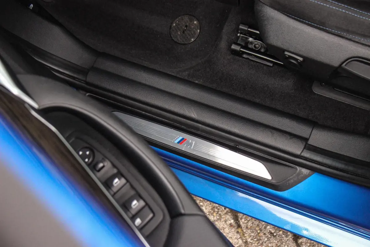 xDrive18d High Executive M Sport | Keyless entry | Camera | Head-up | Navigatie | Stoelverwarming | Alcantara | Park Assistant | LED | Trekhaak | 19 inch | Bluetooth | PDC