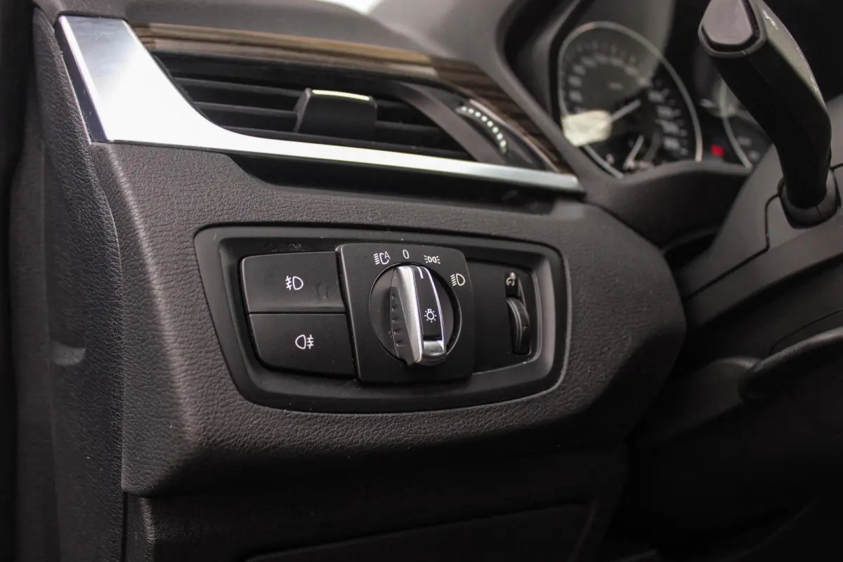 xDrive18d High Executive M Sport | Keyless entry | Camera | Head-up | Navigatie | Stoelverwarming | Alcantara | Park Assistant | LED | Trekhaak | 19 inch | Bluetooth | PDC