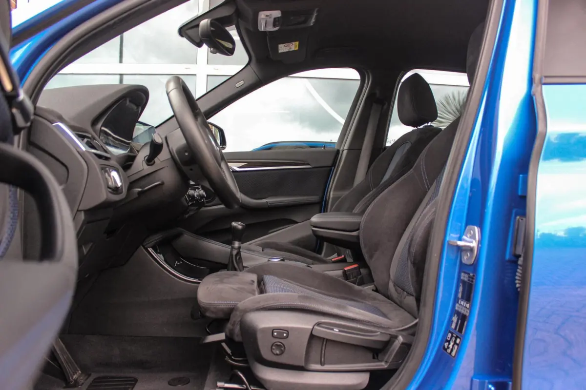 xDrive18d High Executive M Sport | Keyless entry | Camera | Head-up | Navigatie | Stoelverwarming | Alcantara | Park Assistant | LED | Trekhaak | 19 inch | Bluetooth | PDC