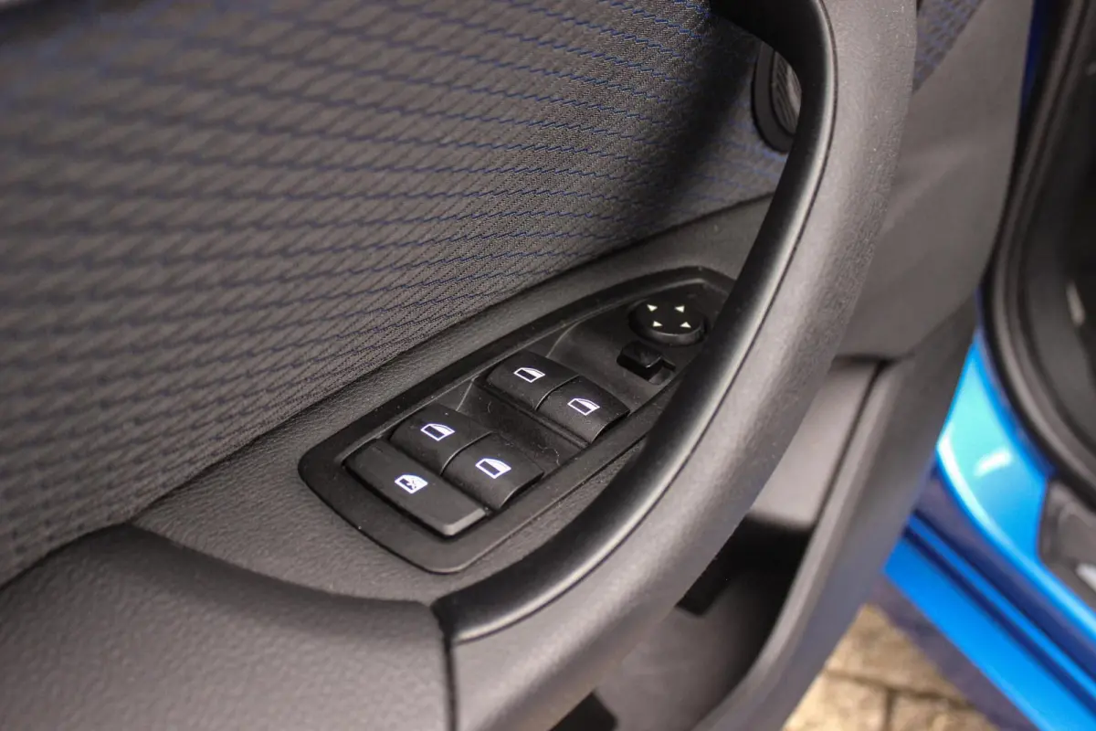 xDrive18d High Executive M Sport | Keyless entry | Camera | Head-up | Navigatie | Stoelverwarming | Alcantara | Park Assistant | LED | Trekhaak | 19 inch | Bluetooth | PDC