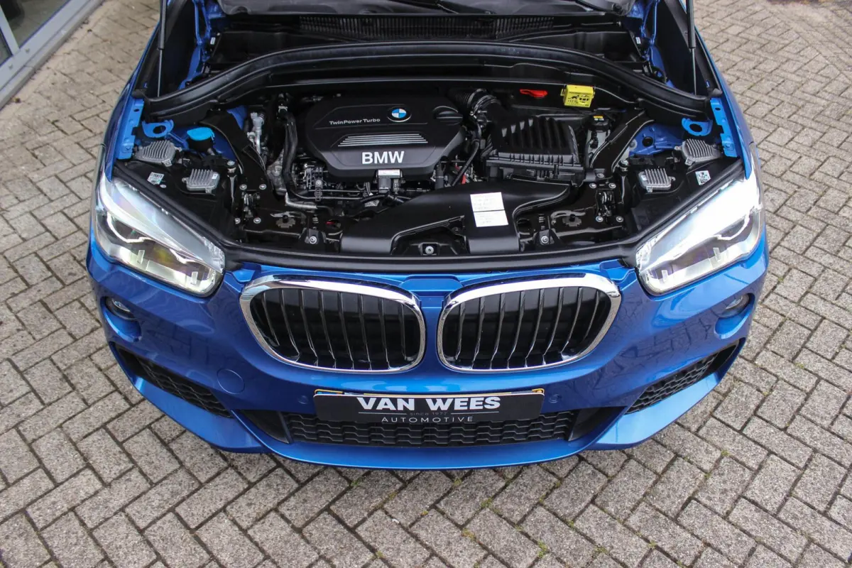 xDrive18d High Executive M Sport | Keyless entry | Camera | Head-up | Navigatie | Stoelverwarming | Alcantara | Park Assistant | LED | Trekhaak | 19 inch | Bluetooth | PDC