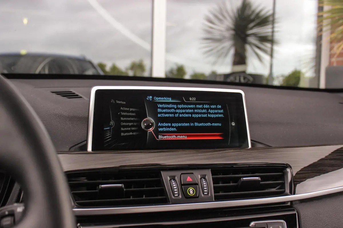 xDrive18d High Executive M Sport | Keyless entry | Camera | Head-up | Navigatie | Stoelverwarming | Alcantara | Park Assistant | LED | Trekhaak | 19 inch | Bluetooth | PDC