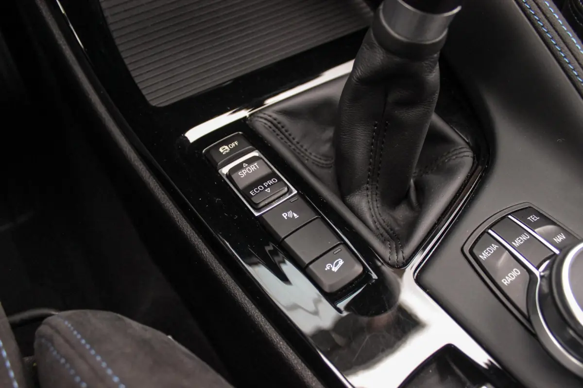xDrive18d High Executive M Sport | Keyless entry | Camera | Head-up | Navigatie | Stoelverwarming | Alcantara | Park Assistant | LED | Trekhaak | 19 inch | Bluetooth | PDC